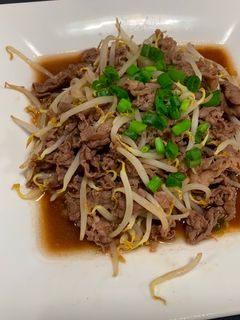 A picture of Stir-Fried Beef & Bean sprout.