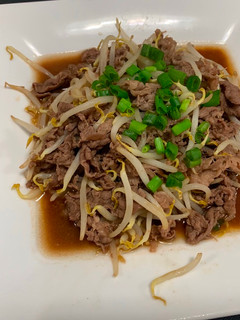 A picture of Stir-Fried Beef & Bean sprout.