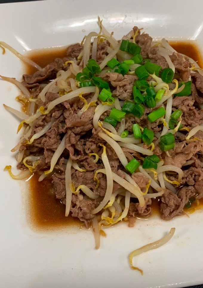 A picture of Stir-Fried Beef & Bean sprout.