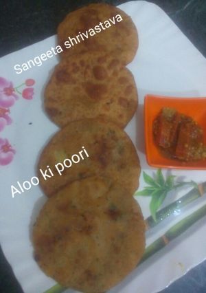 आलू की पूरी रेसिपी मुख्य फोटो