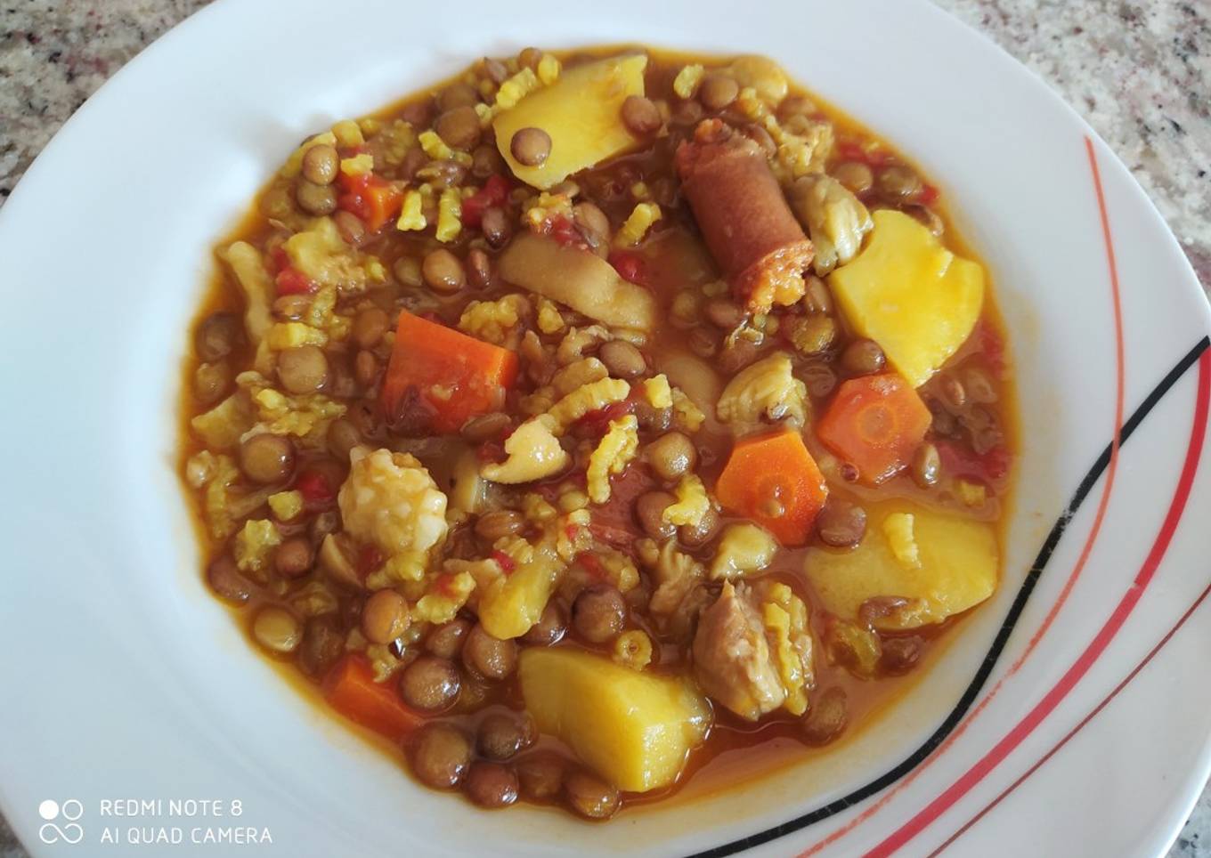 Lentejas estofadas con pies de cerdo y chistorra