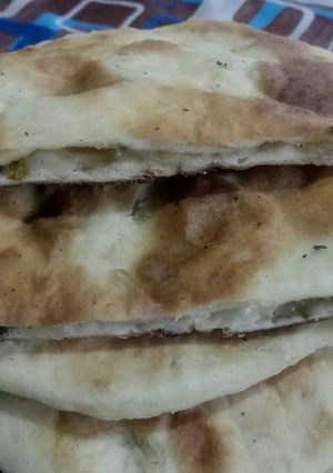 Фото Лепешки на сковороде с сыром и зеленью 🧀.