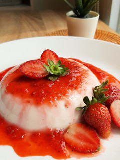 Foto resep Strawberry Panna Cotta (Tanpa Gelatin)