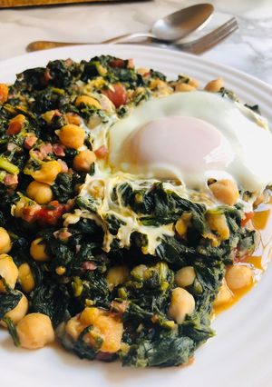 A picture of Spinach with Chickpeas.