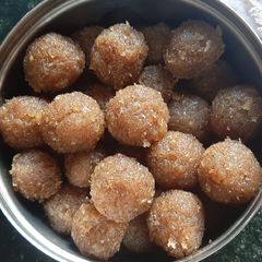 A picture of Coconut jaggery laddoo.