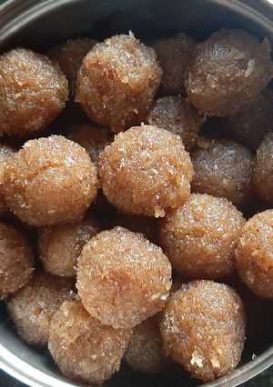 A picture of Coconut jaggery laddoo.