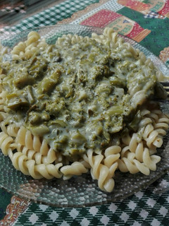 Una foto de Fideos con brócoli y salsa blanca❤