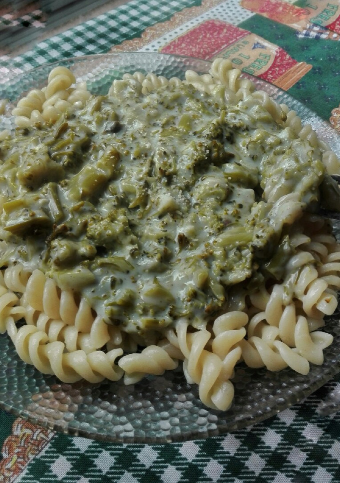 Una foto de Fideos con brócoli y salsa blanca❤