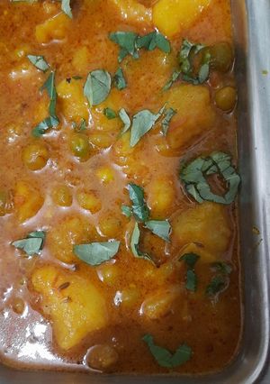 आलू मटर की सब्जी (Aloo matar ki sabzi recipe in hindi) रेसिपी मुख्य फोटो