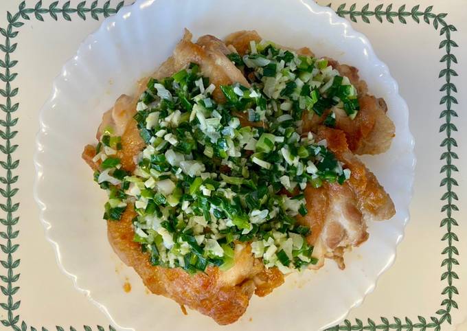 Fried Chicken with Spring Onion Sauce 蔥油香煎雞扒