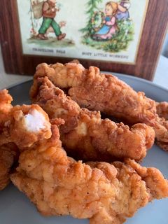 Una foto de Tiras de Pollo (Estilo Kfc)🍗