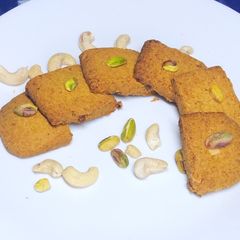 A picture of 5 mins Besan cookies.
