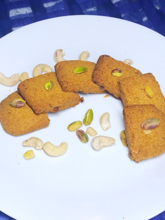 A picture of 5 mins Besan cookies.