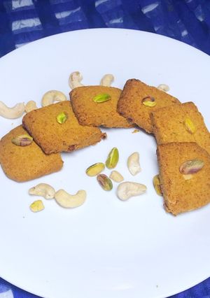 A picture of 5 mins Besan cookies.