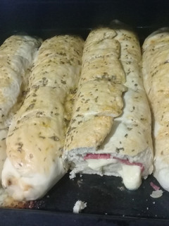 Una foto de Pan casero relleno
