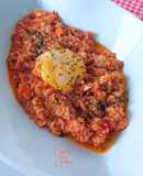 Huevos revueltos con tomate natural y curry rojo panang