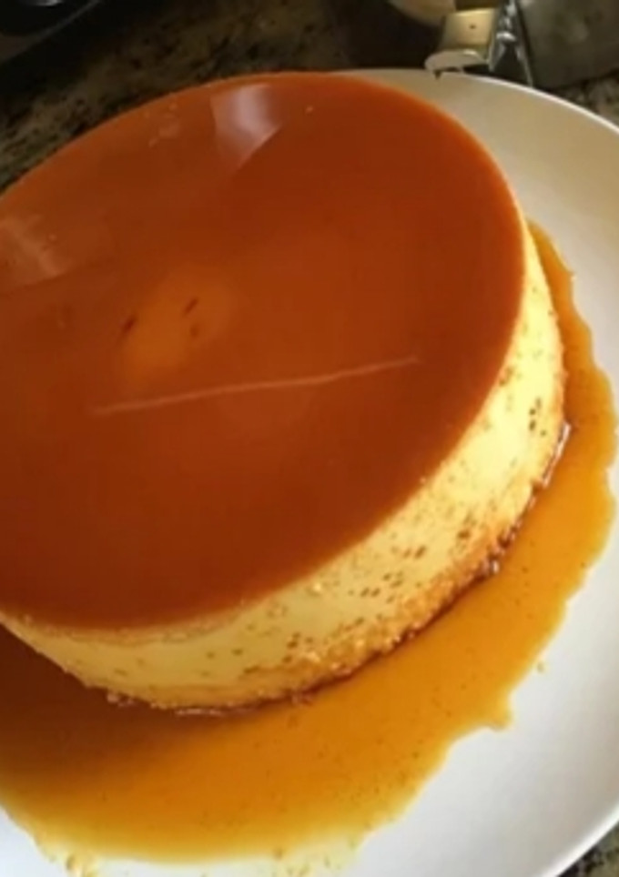 Una foto de Flan de queso crema Puertorriqueño