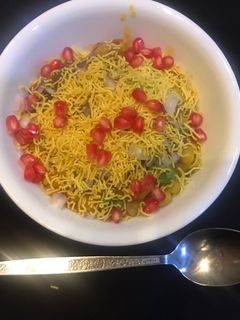 રગડા સમોસા ચાટ (Ragda Samosa Chat Recipe in Gujarati) રેસીપી મુખ્ય ફોટો