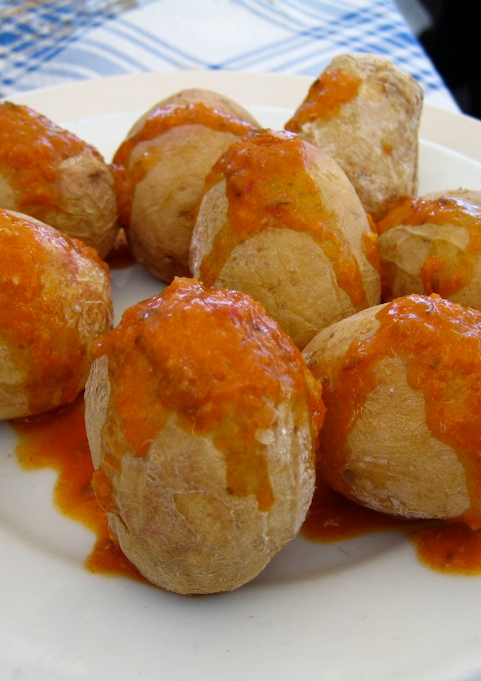 Una foto de Papas arrugadas con mojo