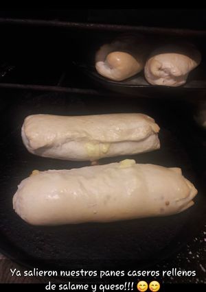 Una foto de Panes caseros saborizados de salame y queso