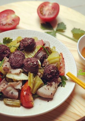 Hình của món Lòng heo xào dưa chua.