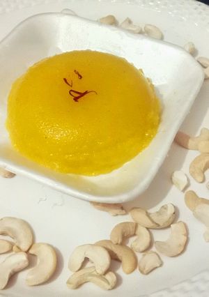 रवा केसरी (Rava kesari recipe in Hindi) रेसिपी मुख्य फोटो