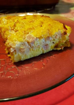 Una foto de Tarta de jamón y queso con base de polenta