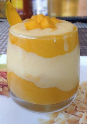 লেয়ার ম্যাঙ্গো লস্যি (layered mango lassi Recipe in Bengali) রেসিপির প্রধান ছবি