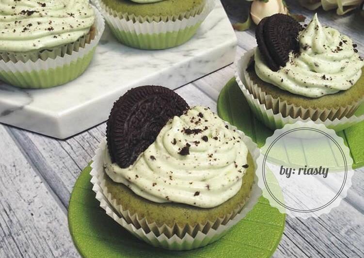 Resep Oreo Green Tea Cupcakes | Cara Membuat Oreo Green Tea Cupcakes Yang Enak Banget