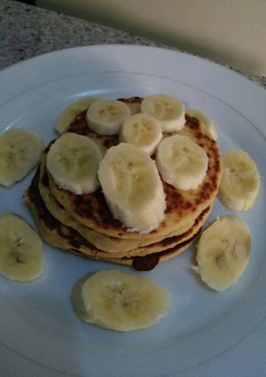 Una foto de Pancakes de harina de coco y guineo maduro 🍌
