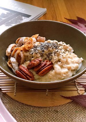 Hình của món 🌱 Cháo Yến Mạch Sữa Hạt & Quả Sung Khô (Vegan).
