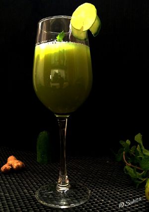 A picture of Cucumber Lemonade Detoxifying morning green drink.