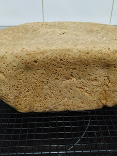 Una foto de Pan integral de espelta esponjoso en panificadora