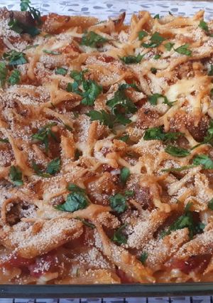 Una foto de Macarrones al horno con salchicha y calabacín