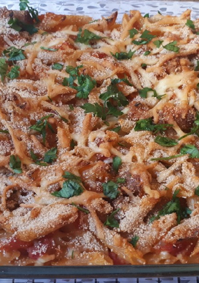 Una foto de Macarrones al horno con salchicha y calabacín