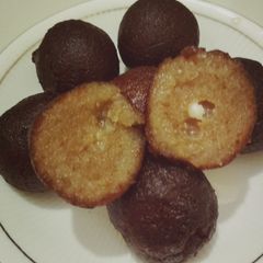 A picture of Gulabjamun.