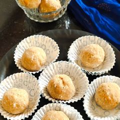 Jowar badam laddus A picture of Jowar badam laddus.