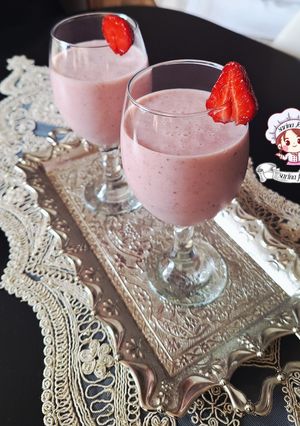 عکسی از دستور شیر توت فرنگی با موز 🍹🍓🍌