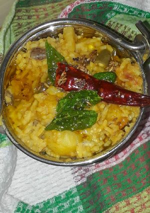 A picture of Kadamba sadam.