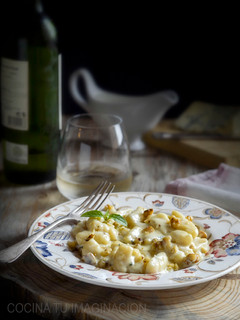 Una foto de Gnocchi con queso azul y nueces