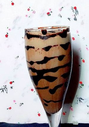 চকলেট মিল্ক শেক (chocolate milkshake recipe in Bengali) রেসিপির প্রধান ছবি
