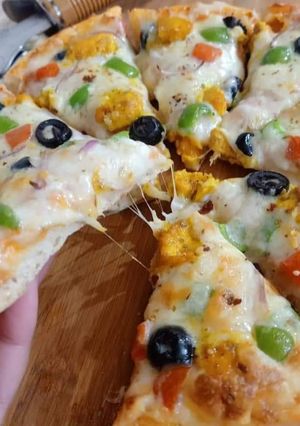 A picture of Homemade Chicken Tikka Pizza 🍕🍕🍕.