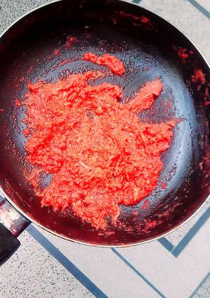 A picture of Pizza sauce.