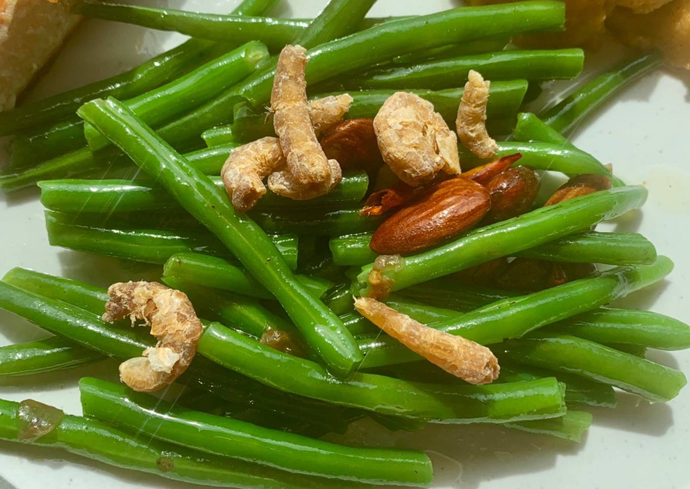 Indonesian-inspired spicy green beans
