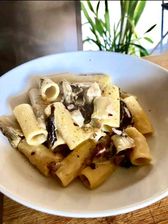 Foto di Rigatoni radicchio pancetta affumicata e robiola