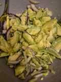 Ensalada de Aguacate y Cebolla Roja