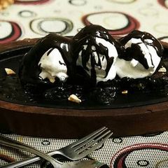 A picture of Sizzling Brownie.