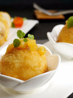 雙味飯糰佐鳳梨咖哩 的食譜成品照片