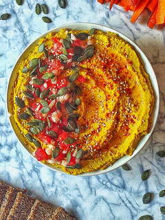 Una foto de Hummus de calabaza