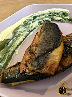 Grillezett hering tejszínes spárgával recept fotója